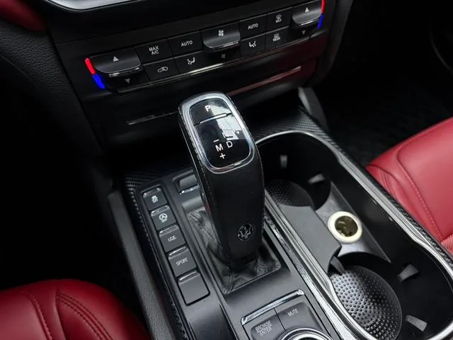 Maserati Ghibli 2022 2.0T GT Sharp Edition interior photo 13 Maserati Ghibli 2022 2.0T GT Sharp Edition interior photo 13