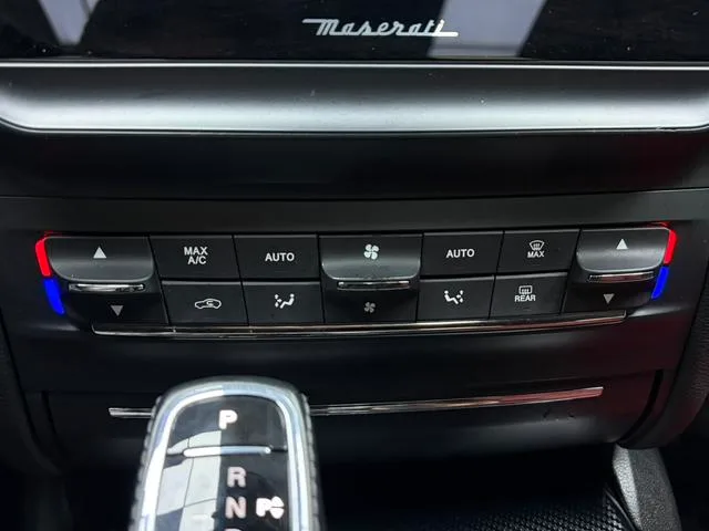 Maserati Ghibli 2022 2.0T GT Sharp Edition interior photo 15 Maserati Ghibli 2022 2.0T GT Sharp Edition interior photo 15