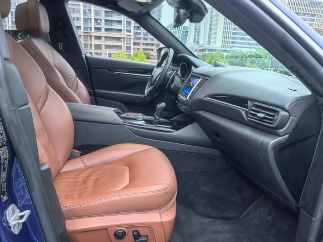 Maserati Levante 2016 3.0T Levante interior photo 12 Maserati Levante 2016 3.0T Levante interior photo 12