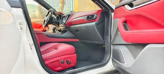 Maserati Levante 2016 3.0T Levante interior foto 13 Maserati Levante 2016 3.0T Levante interior foto 13