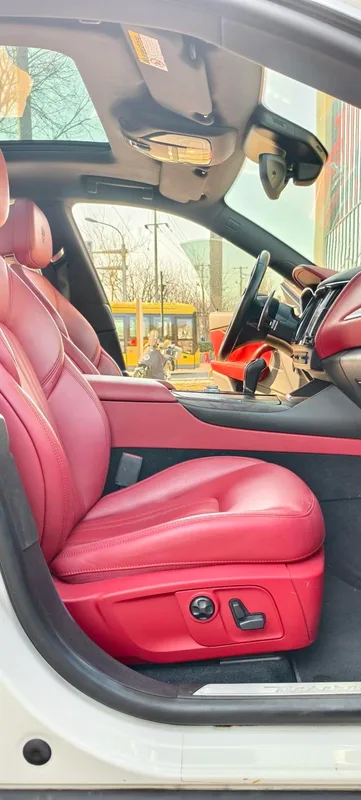 Maserati Levante 2016 3.0T Levante interior foto 14 Maserati Levante 2016 3.0T Levante interior foto 14