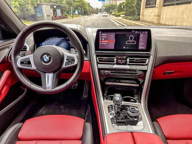 BMW 8 Series 2022 840i xDrive Four-door coupe M Sports suit interior photo 9 BMW 8 Series 2022 840i xDrive Four-door coupe M Sports suit interior photo 9