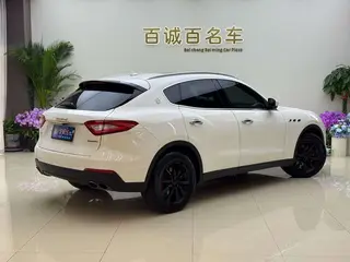 Maserati Levante 2018 3.0T 350Hp Versión estándar exterior foto 5 Maserati Levante 2018 3.0T 350Hp Versión estándar exterior foto 5