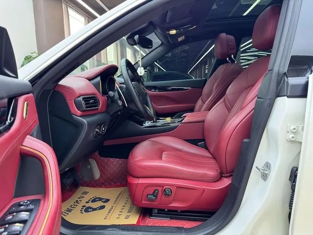 Maserati Levante 2018 3.0T 350Hp Versión estándar interior foto 9 Maserati Levante 2018 3.0T 350Hp Versión estándar interior foto 9