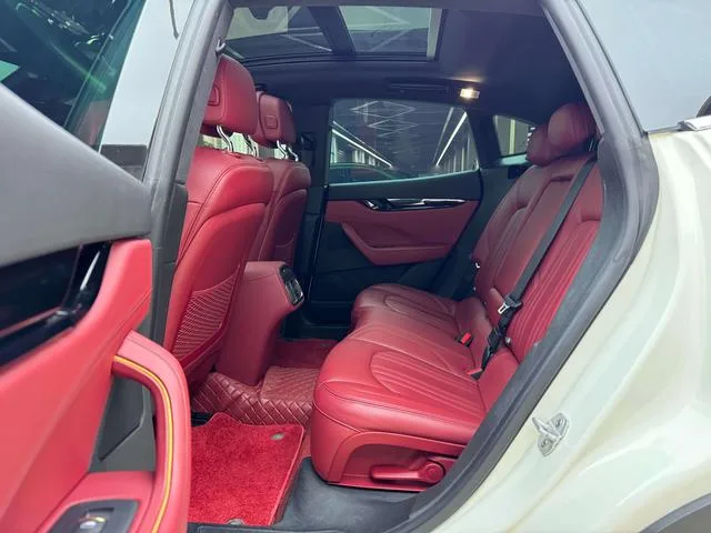 Maserati Levante 2018 3.0T 350Hp Versión estándar interior foto 10 Maserati Levante 2018 3.0T 350Hp Versión estándar interior foto 10