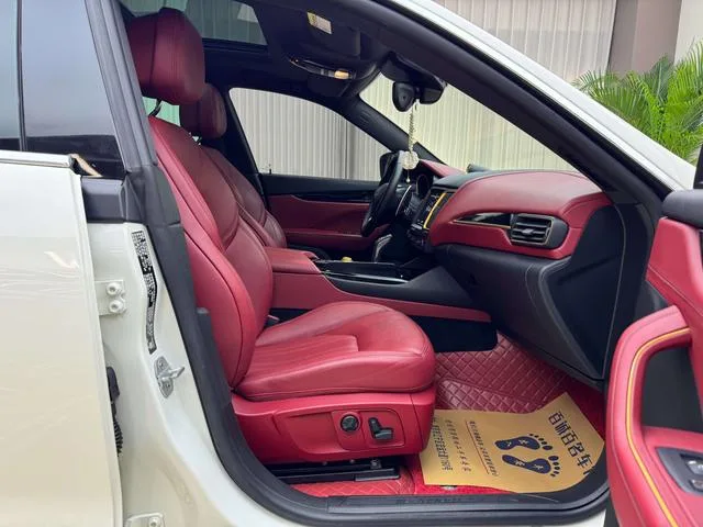 Maserati Levante 2018 3.0T 350Hp Versión estándar interior foto 11 Maserati Levante 2018 3.0T 350Hp Versión estándar interior foto 11