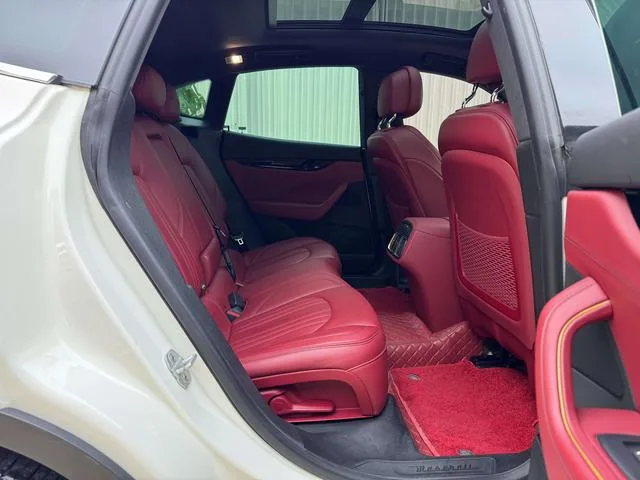 Maserati Levante 2018 3.0T 350Hp Versión estándar interior foto 12 Maserati Levante 2018 3.0T 350Hp Versión estándar interior foto 12
