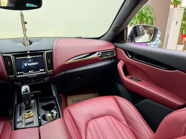 Maserati Levante 2018 3.0T 350Hp Versión estándar interior foto 14 Maserati Levante 2018 3.0T 350Hp Versión estándar interior foto 14