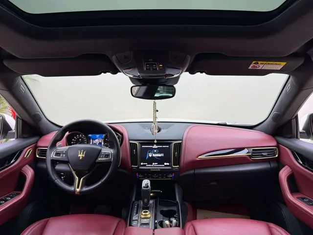 Maserati Levante 2018 3.0T 350Hp Versión estándar interior foto 15 Maserati Levante 2018 3.0T 350Hp Versión estándar interior foto 15