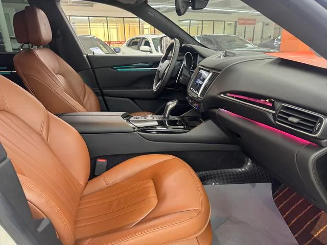 Maserati Levante 2020 3.0T Standard Edition interior photo 6 Maserati Levante 2020 3.0T Standard Edition interior photo 6