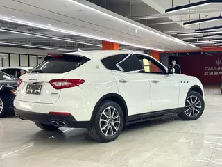 Maserati Levante 2020 3.0T Standard Edition interior photo 9 Maserati Levante 2020 3.0T Standard Edition interior photo 9