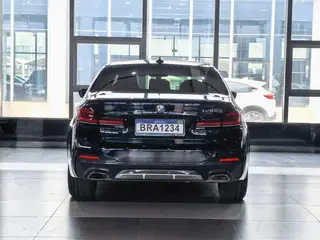 BMW 5 Series 2022 Deuxième lifting 530Li Type de luxe M Ensemble de sport intérieur photo 12 BMW 5 Series 2022 Deuxième lifting 530Li Type de luxe M Ensemble de sport intérieur photo 12