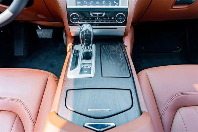 Maserati Quattroporte 2015 3.0T Standard type interior photo 12 Maserati Quattroporte 2015 3.0T Standard type interior photo 12