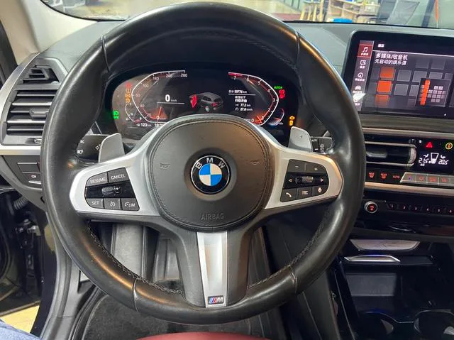BMW X3 2022 xDrive30i Premium Class M Obsidian Night Suit interior photo 9 BMW X3 2022 xDrive30i Premium Class M Obsidian Night Suit interior photo 9