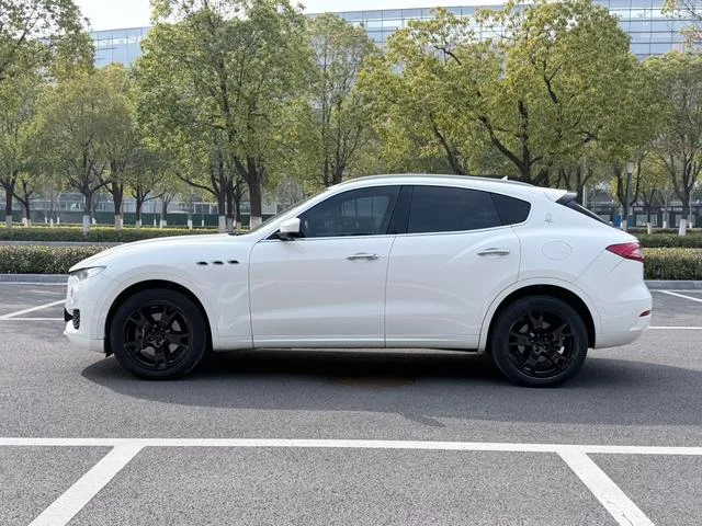 Maserati Levante 2016 3.0T Levante exterior photo 5 Maserati Levante 2016 3.0T Levante exterior photo 5