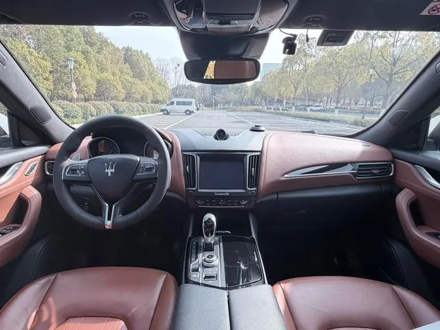 Maserati Levante 2016 3.0T Levante exterior photo 7 Maserati Levante 2016 3.0T Levante exterior photo 7