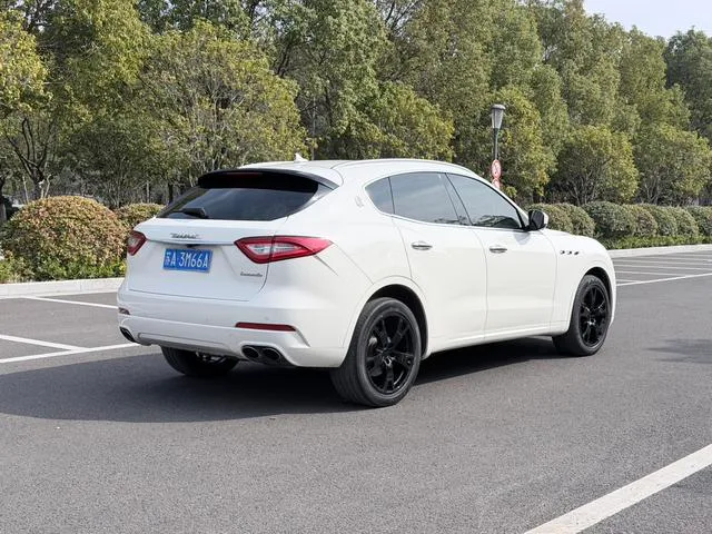 Maserati Levante 2016 3.0T Levante interior photo 14 Maserati Levante 2016 3.0T Levante interior photo 14