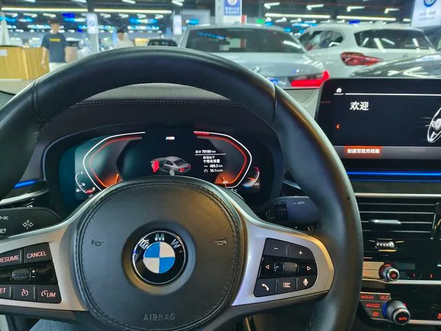BMW 5 Series 2022 525Li M Sports suit interior photo 8 BMW 5 Series 2022 525Li M Sports suit interior photo 8