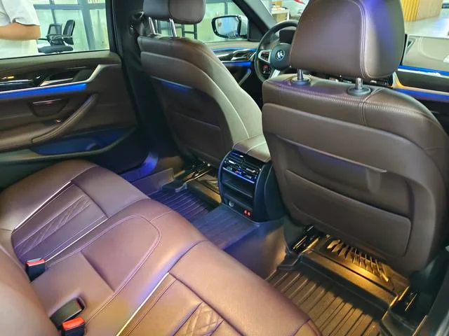 BMW 5 Series 2022 525Li M Sports suit interior photo 11 BMW 5 Series 2022 525Li M Sports suit interior photo 11