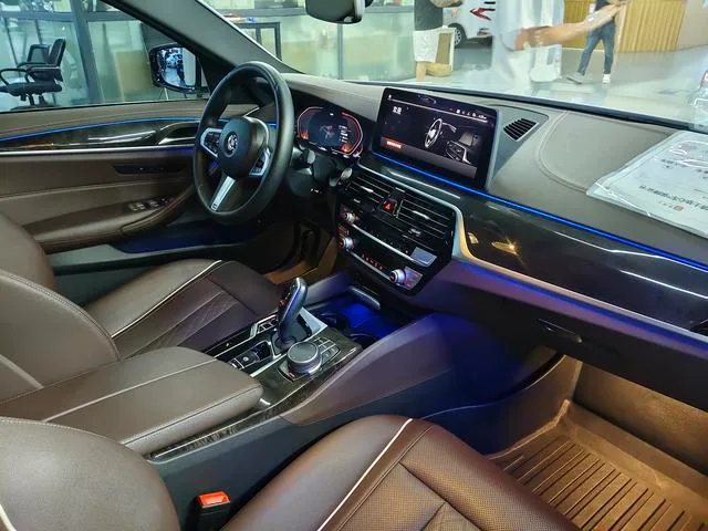 BMW 5 Series 2022 525Li M Sports suit interior photo 12 BMW 5 Series 2022 525Li M Sports suit interior photo 12