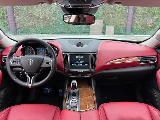 Maserati Levante 2018 3.0T Classic Edition interior photo 15 Maserati Levante 2018 3.0T Classic Edition interior photo 15
