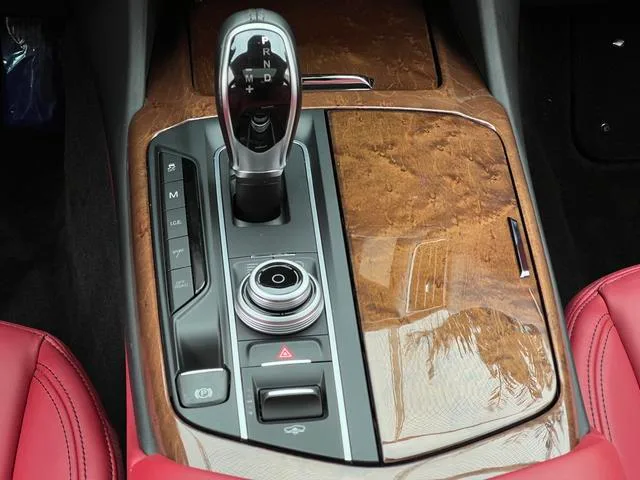 Maserati Levante 2018 3.0T Classic Edition interior photo 18 Maserati Levante 2018 3.0T Classic Edition interior photo 18