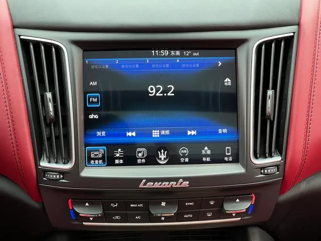 Maserati Levante 2018 3.0T Classic Edition interior photo 19 Maserati Levante 2018 3.0T Classic Edition interior photo 19