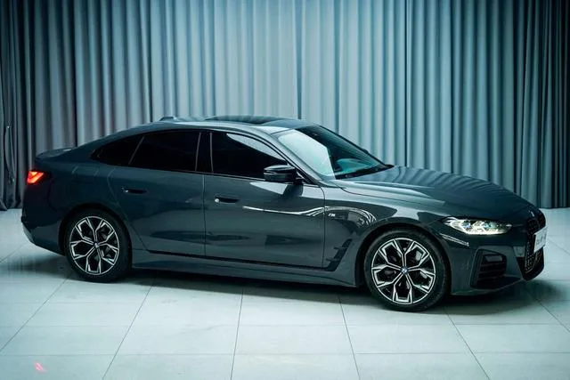 BMW 4 Series 2022 430i Gran Coupe M Sports Night Suit interior photo 6 BMW 4 Series 2022 430i Gran Coupe M Sports Night Suit interior photo 6