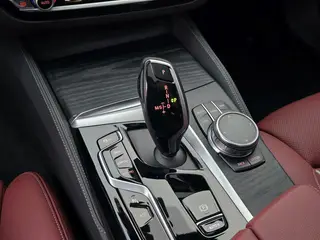 BMW 5 Series 2023 530Li Type de luxe M Ensemble de sport intérieur photo 18 BMW 5 Series 2023 530Li Type de luxe M Ensemble de sport intérieur photo 18