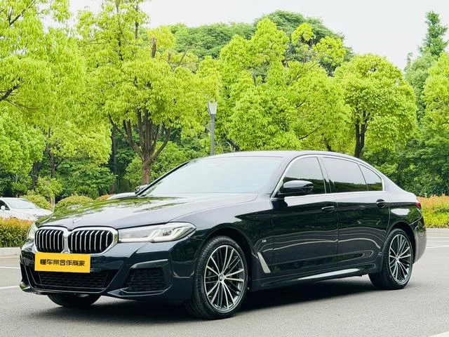 BMW 5 Series 2023 Reforma 530Li Líder M Conjunto deportivo exterior foto 1 BMW 5 Series 2023 Reforma 530Li Líder M Conjunto deportivo exterior foto 1
