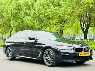 BMW 5 Series 2023 Reforma 530Li Líder M Conjunto deportivo exterior foto 3 BMW 5 Series 2023 Reforma 530Li Líder M Conjunto deportivo exterior foto 3