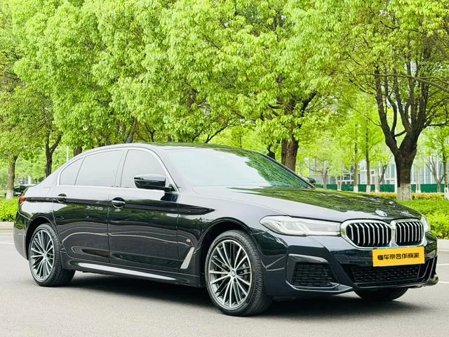 BMW 5 Series 2023 Reforma 530Li Líder M Conjunto deportivo exterior foto 3 BMW 5 Series 2023 Reforma 530Li Líder M Conjunto deportivo exterior foto 3