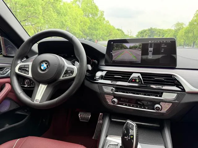BMW 5 Series 2023 Reforma 530Li Líder M Conjunto deportivo exterior foto 5 BMW 5 Series 2023 Reforma 530Li Líder M Conjunto deportivo exterior foto 5