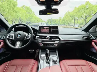 BMW 5 Series 2023 Reforma 530Li Líder M Conjunto deportivo exterior foto 7 BMW 5 Series 2023 Reforma 530Li Líder M Conjunto deportivo exterior foto 7
