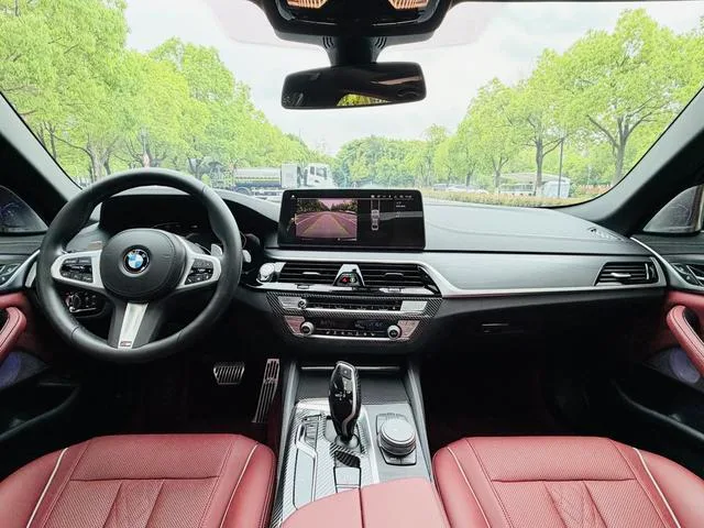 BMW 5 Series 2023 Reforma 530Li Líder M Conjunto deportivo exterior foto 7 BMW 5 Series 2023 Reforma 530Li Líder M Conjunto deportivo exterior foto 7
