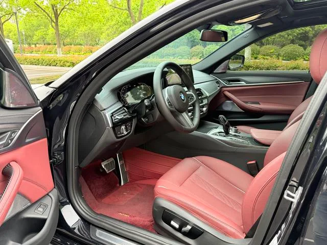 BMW 5 Series 2023 Reforma 530Li Líder M Conjunto deportivo interior foto 9 BMW 5 Series 2023 Reforma 530Li Líder M Conjunto deportivo interior foto 9