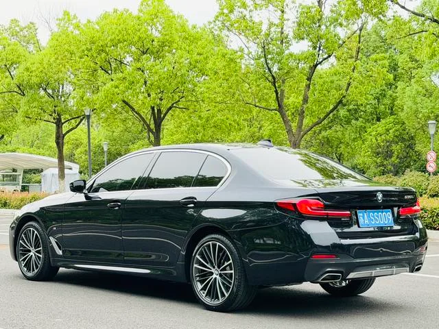 BMW 5 Series 2023 Reforma 530Li Líder M Conjunto deportivo interior foto 12 BMW 5 Series 2023 Reforma 530Li Líder M Conjunto deportivo interior foto 12