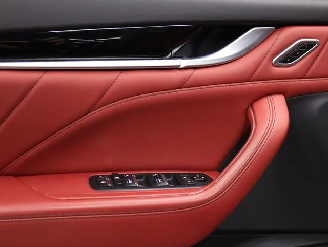 Maserati Levante 2022 3.0T Modena interior photo 12 Maserati Levante 2022 3.0T Modena interior photo 12
