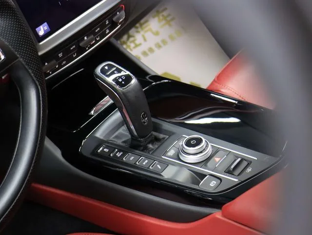 Maserati Levante 2022 3.0T Modena interior photo 13 Maserati Levante 2022 3.0T Modena interior photo 13
