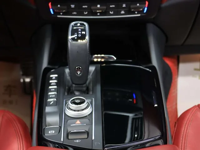Maserati Levante 2022 3.0T Modena interior photo 17 Maserati Levante 2022 3.0T Modena interior photo 17
