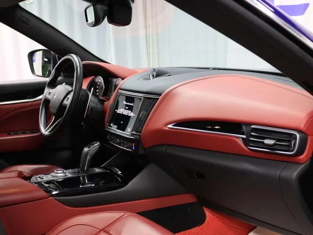 Maserati Levante 2022 3.0T Modena interior photo 18 Maserati Levante 2022 3.0T Modena interior photo 18