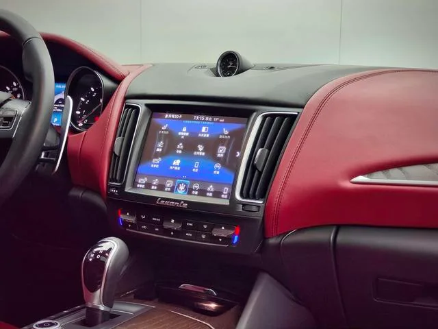 Maserati Levante 2016 3.0T Levante interior foto 18 Maserati Levante 2016 3.0T Levante interior foto 18