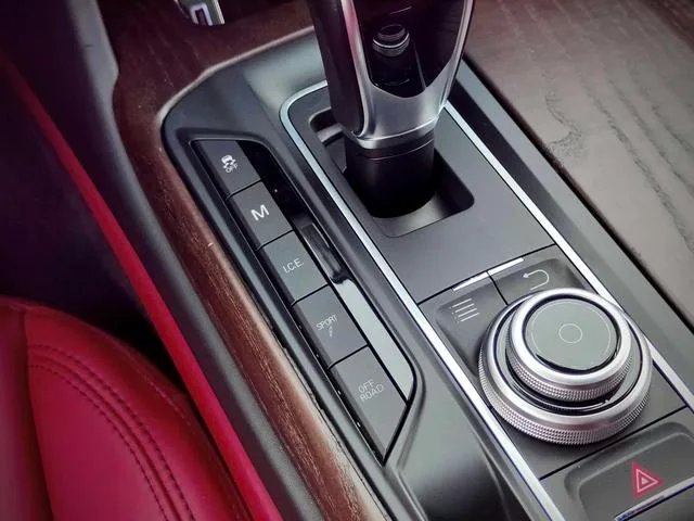 Maserati Levante 2016 3.0T Levante interior foto 19 Maserati Levante 2016 3.0T Levante interior foto 19
