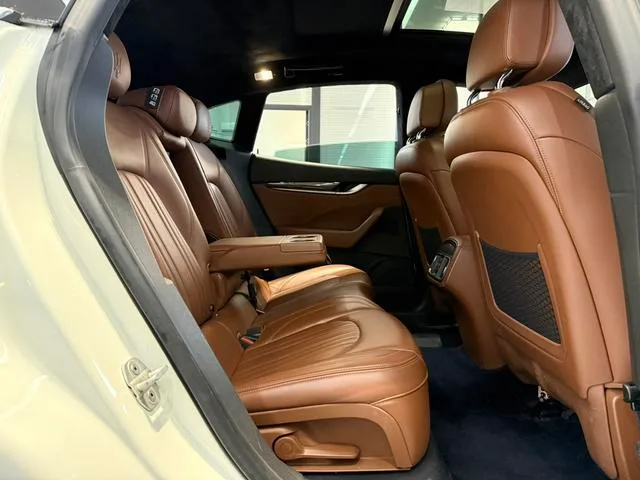 Maserati Levante 2016 3.0T Levante interior photo 10 Maserati Levante 2016 3.0T Levante interior photo 10