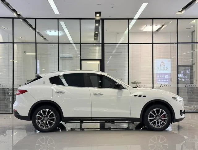 Maserati Levante 2016 3.0T Levante interior photo 16 Maserati Levante 2016 3.0T Levante interior photo 16