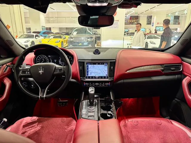 Maserati Levante 2022 3.0T Modena interior photo 9 Maserati Levante 2022 3.0T Modena interior photo 9