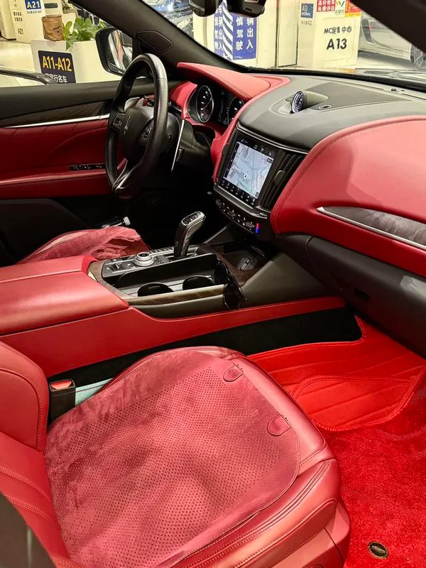 Maserati Levante 2022 3.0T Modena interior photo 10 Maserati Levante 2022 3.0T Modena interior photo 10