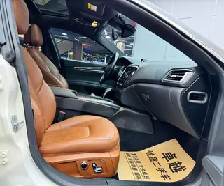 Maserati Ghibli 2022 2.0T GT Versión aguda interior foto 16 Maserati Ghibli 2022 2.0T GT Versión aguda interior foto 16