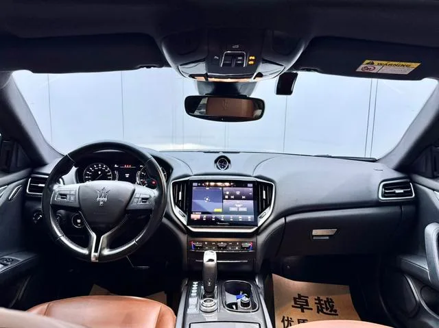 Maserati Ghibli 2022 2.0T GT Versión aguda interior foto 18 Maserati Ghibli 2022 2.0T GT Versión aguda interior foto 18