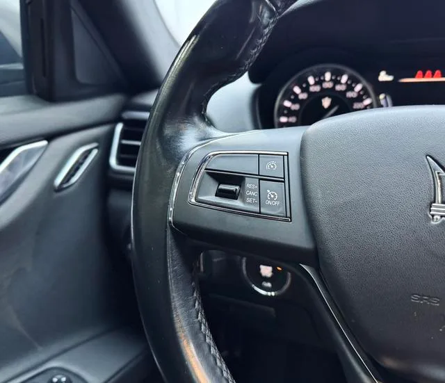 Maserati Ghibli 2022 2.0T GT Versión aguda interior foto 19 Maserati Ghibli 2022 2.0T GT Versión aguda interior foto 19